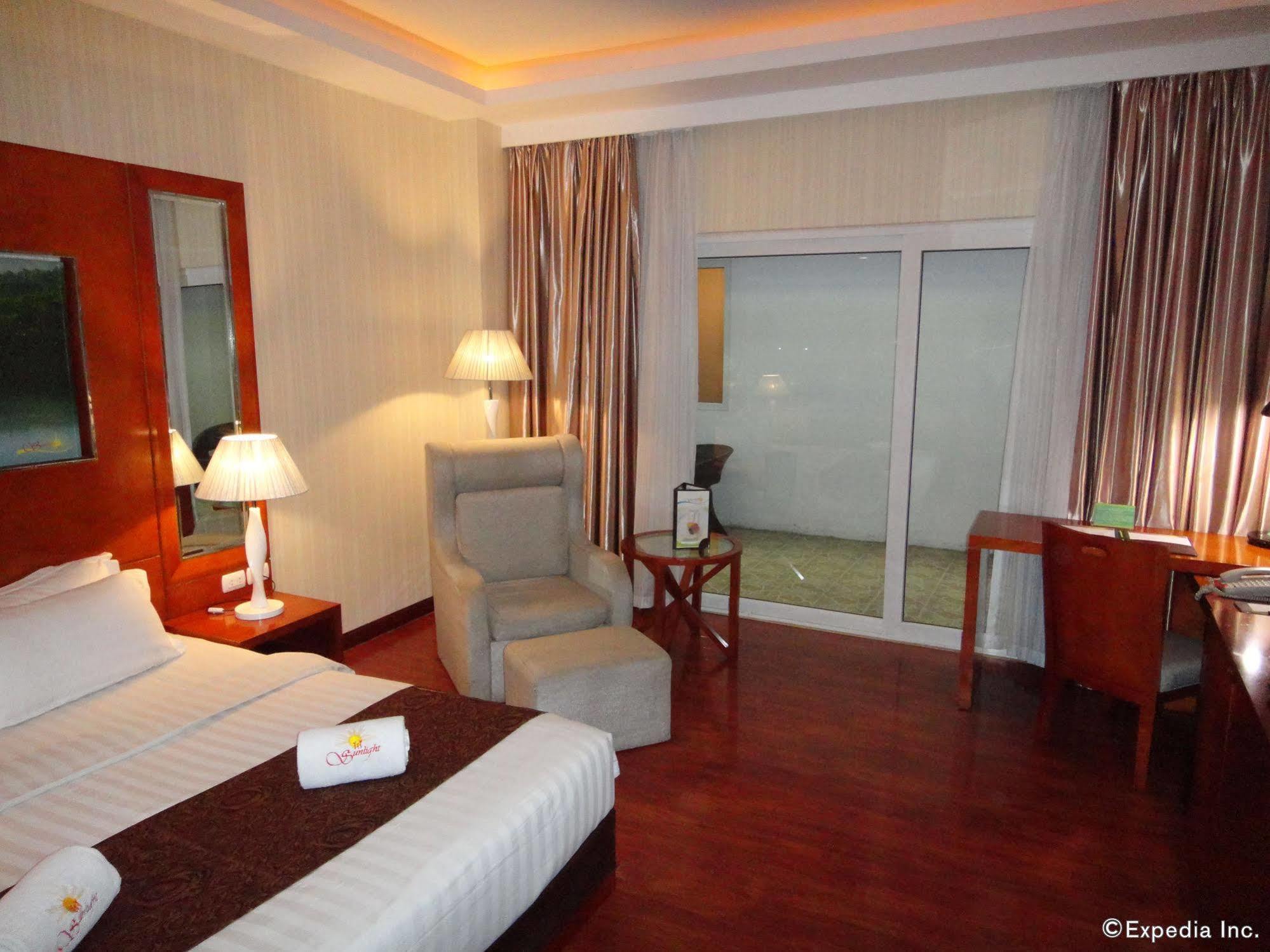 Sunlight Hotel Puerto Princesa Bagian luar foto
