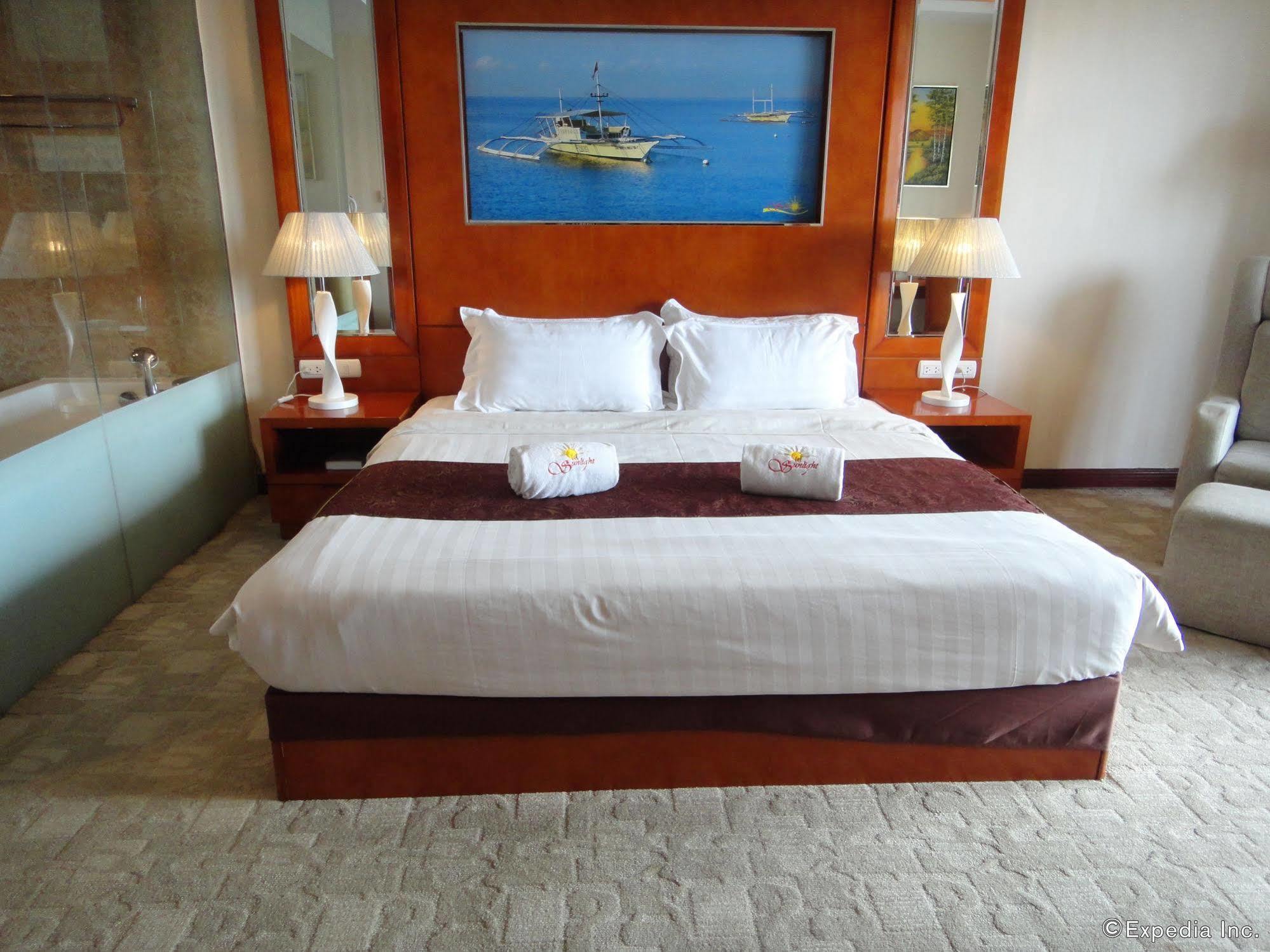Sunlight Hotel Puerto Princesa Bagian luar foto