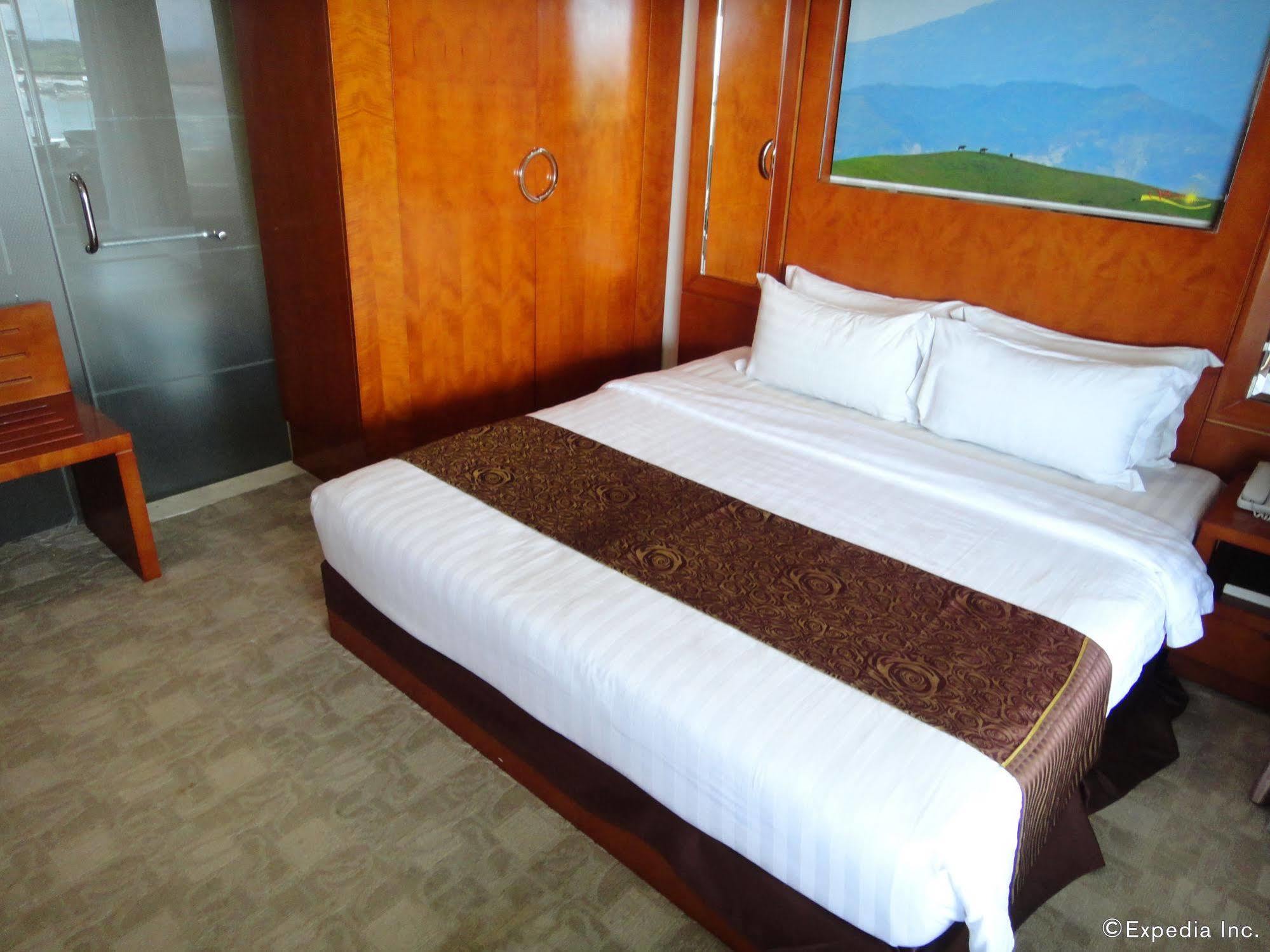 Sunlight Hotel Puerto Princesa Bagian luar foto