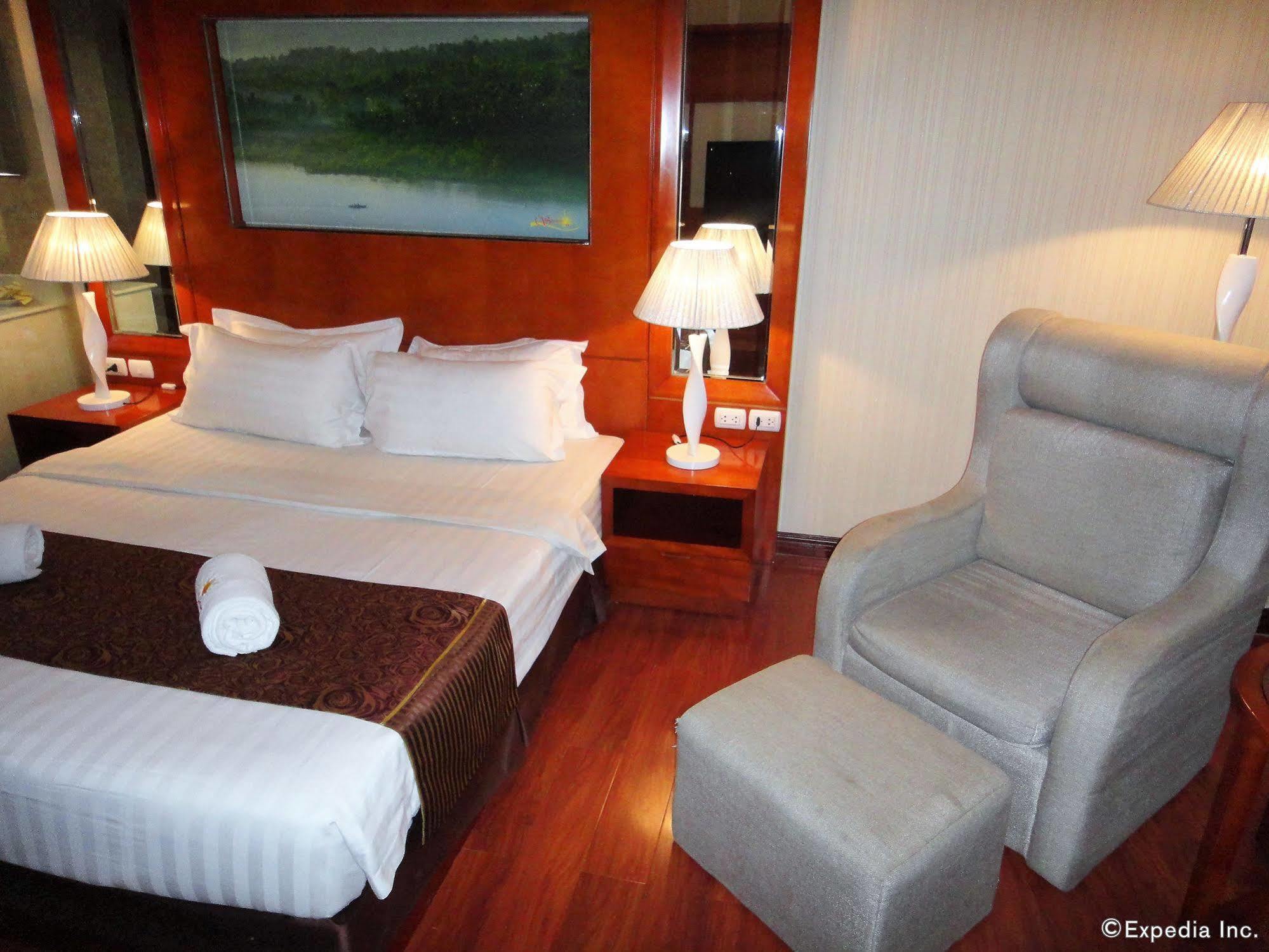 Sunlight Hotel Puerto Princesa Bagian luar foto