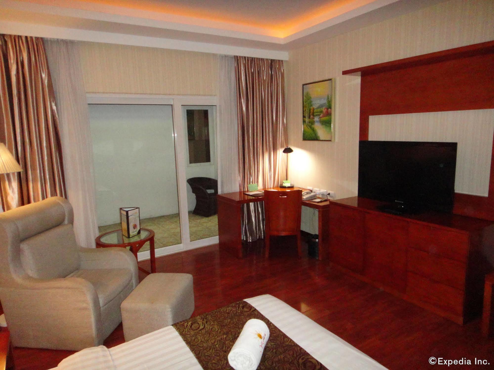 Sunlight Hotel Puerto Princesa Bagian luar foto