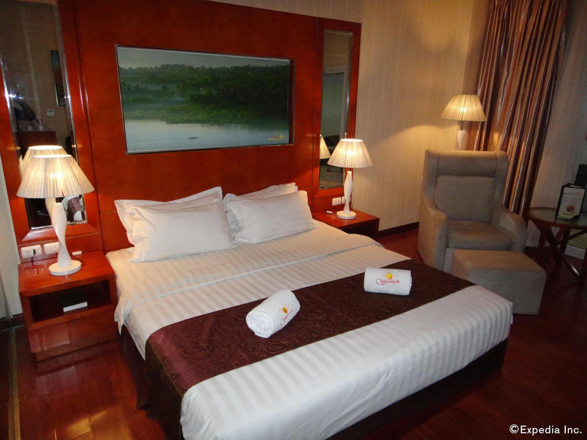 Sunlight Hotel Puerto Princesa Bagian luar foto